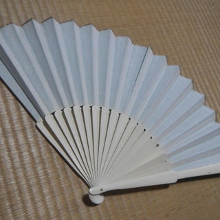 フラメンコ エンジのマントン イヤリング アバニコ 扇子 他の画像