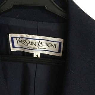 イブサンローランスーツの画像