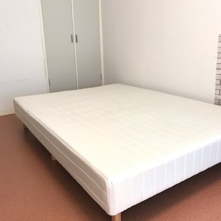 ダブルベッドと敷布団セットの画像
