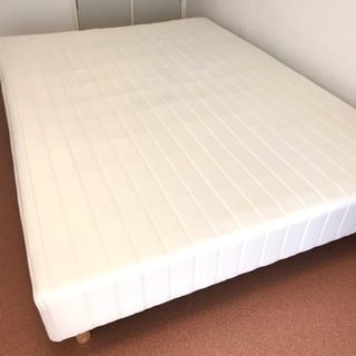 ダブルベッドと敷布団セットの画像