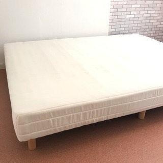 ダブルベッドと敷布団セットの画像