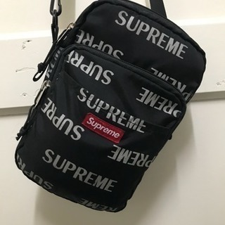 supreme のショルダーバッグ 確実本物