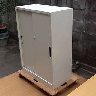 【1点限り】オカムラの収納ロッカー　書庫・書棚　3段スチールキャビネット　鍵は欠品です　配達も可の画像