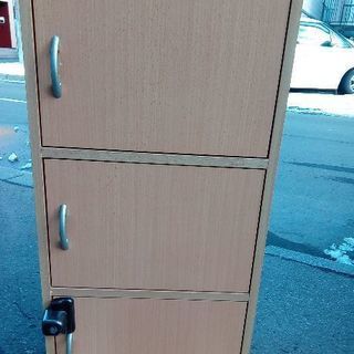 扉付きカラーボックス