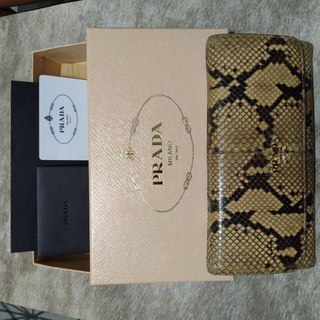 PRADA プラダ/長財布/パイソンレザー/蛇革/レア 直営店購入