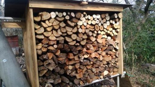 薪ストーブの薪(40㎝用)や原木を売ります。