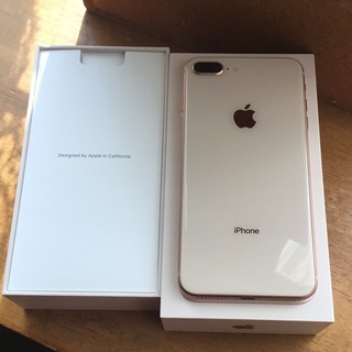 iPhone 8PLUS  ゴールド  au