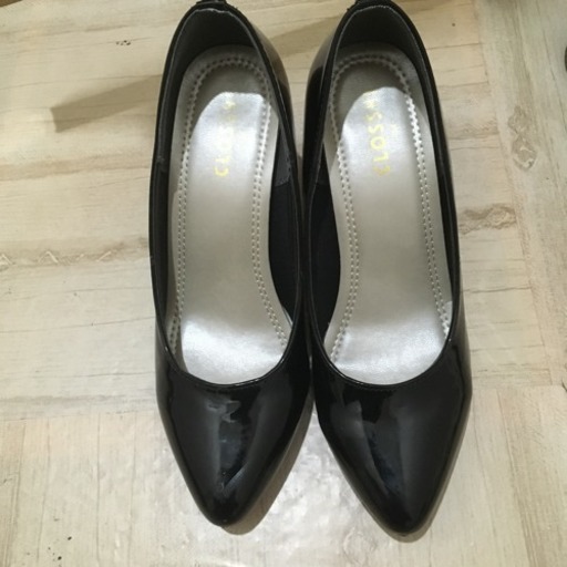 美品 黒パンプス