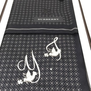 Burberry バーバリー ハンカチ新品 三越箱付き イニシャルYTの画像