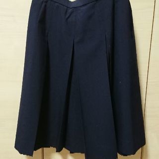 紺ひだありスカート
