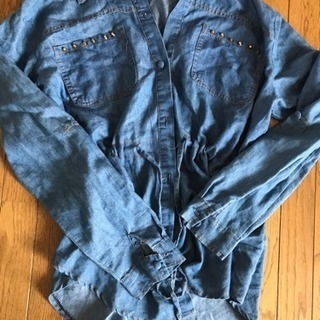 色々な洋服15点の画像
