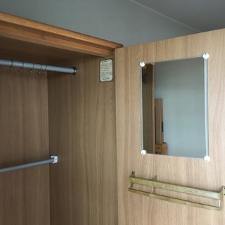 木製ロッカー（下部に内部引き出し一つ付き）　１台　の画像