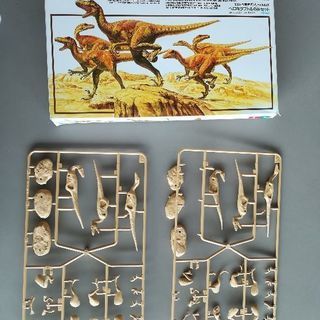 恐竜　プラモデル