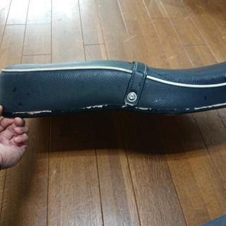 ☆値下げ☆SR400 社外シート 白パイピング                   の画像