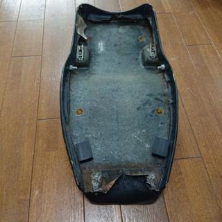 ☆値下げ☆SR400 社外シート 白パイピング                   の画像