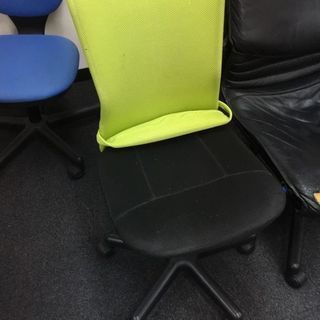 延長、引取限定(03/31午前中までに港区に引取りにきて頂ける方) オフィス家具(椅子)、ベッドお譲り致します。早い者勝ちですのでご了承下さい。バラでも引取可能です。ご質問下さい。※画像の1枚目の物はまだございます。の画像