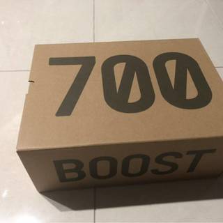 YEEZY BOOST 700 MAUVE 新品の画像