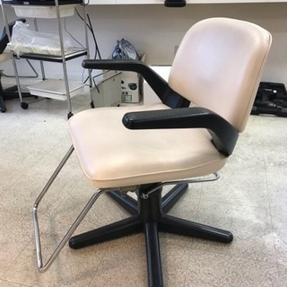 美容室、セット椅子、電動シャンプー椅子の画像