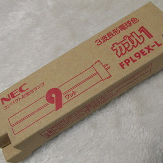 未使用ツイン・コンパクト形蛍光ランプ、９W。