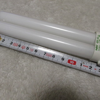 未使用ツイン・コンパクト形蛍光ランプ、９W。の画像
