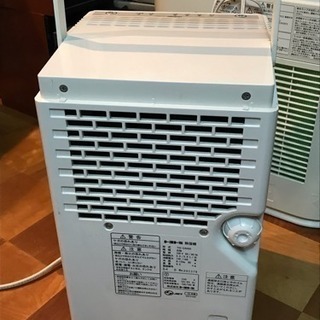 TOYOTOMI 【除湿&衣類乾燥】 コンプレッサー式除湿機 「木造/7畳~コンクリート/14畳」 ホワイト TD-CH56D(W) 2013年製の画像