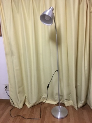 IKEAのLED電気スタンド