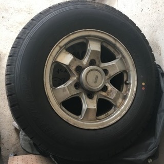 バリ山 夏タイヤ ホイール付き ハイエース ひと夏だけの使用の画像
