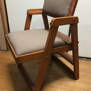 脚立になる折り畳める椅子