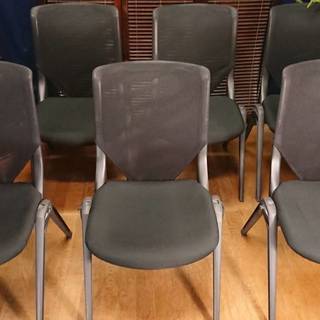 Ｃ30 美品 会議用 ミーティング用 ブラック スタッキングチェア 6脚セットの画像