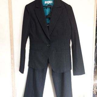 💴⤵️黒のレディーススーツ