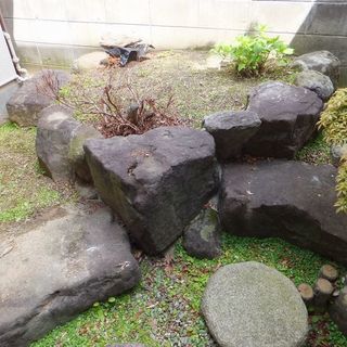 石灯籠・庭石 日本庭園　無料　引き取り限定 の画像
