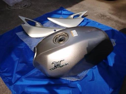 更新【再値下げ】バリオス2　GSX250FX　タンク