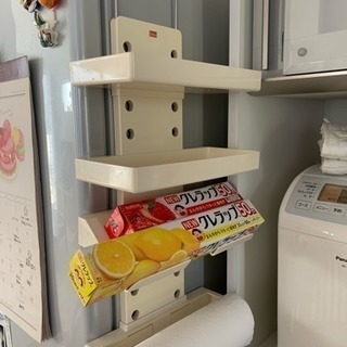 冷蔵庫に【値下げ★】マグネットで取り付け🌟ラップやキッチンペーパーの収納にの画像