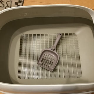 猫のトイレ＋消臭ひのきチップ。檜チップはトイレに流せて非常に便利...