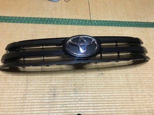 ハイラックス Xグレード 純正グリル 新車外し 新品