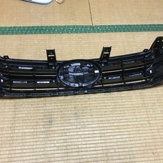 ハイラックス Xグレード 純正グリル 新車外し 新品の画像