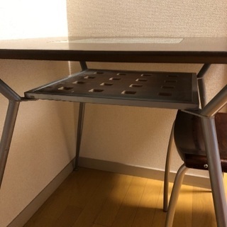 無料【引取限定】ダイニングテーブル、椅子2脚セットの画像
