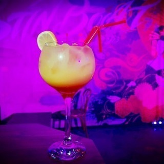 《カウンタースタッフ・ポールダンサー募集》