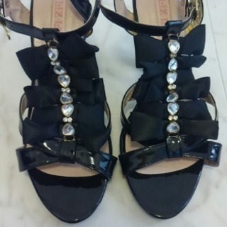 リズリサ　ビジューサンダル