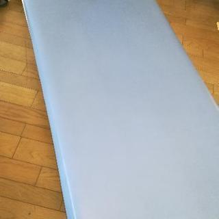 診療ベッド　マッサージベッドの画像