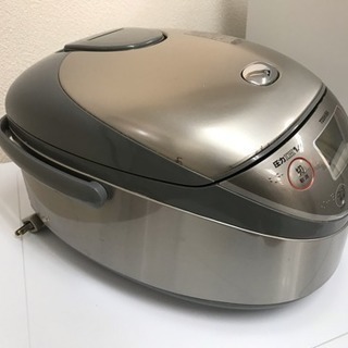 10パーセントOFFキャンペーン【リサイクルサービス八光　田上店　安心の1か月保証】東芝　5.5合　圧力IH保温釜の画像
