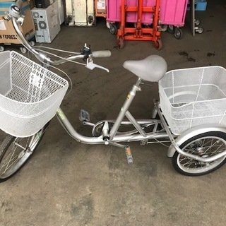値下げ【走行少】大人用 三輪自転車 3段切替　ライト付き　前輪2...