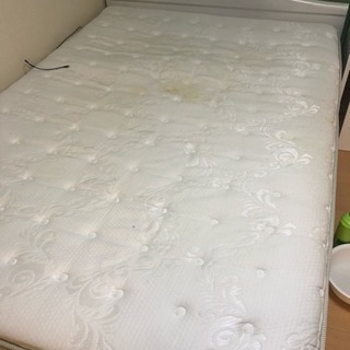 ダブルベッド  マットレス付き
