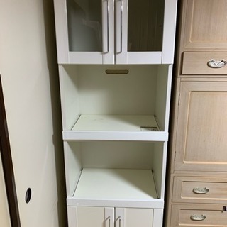キッチン収納家具差し上げます。コンセント口ひとつ付き