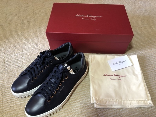 １８日終了　フェラガモ  新品 未使用 スニーカー