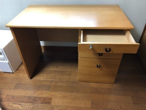 机 シンプルな机です。