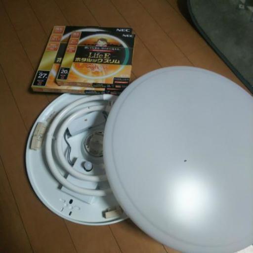 商談中ｼｰﾘﾝｸﾞﾗｲﾄ\u0026交換用電球お譲り致します。