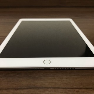 超美品 iPad Wi-fi 32GB  2018年春モデル 第6世代 ３月購入の画像