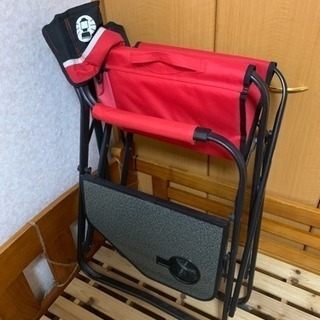 サイドテーブル付き折りたたみチェア