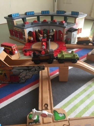 木製トーマス駅舎レール機関車クレーンセット